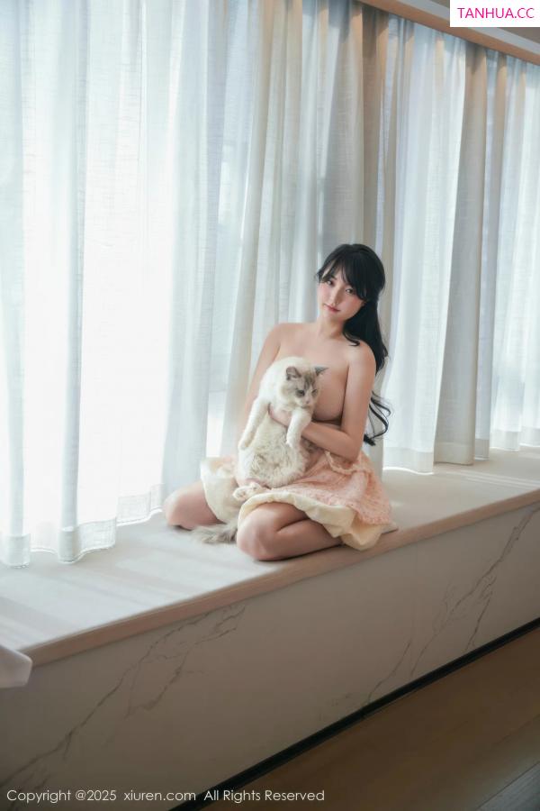   [XiuRen]高清写真图 2025.09.05 No.10734 软情 浅色连衣短裙第33张图片